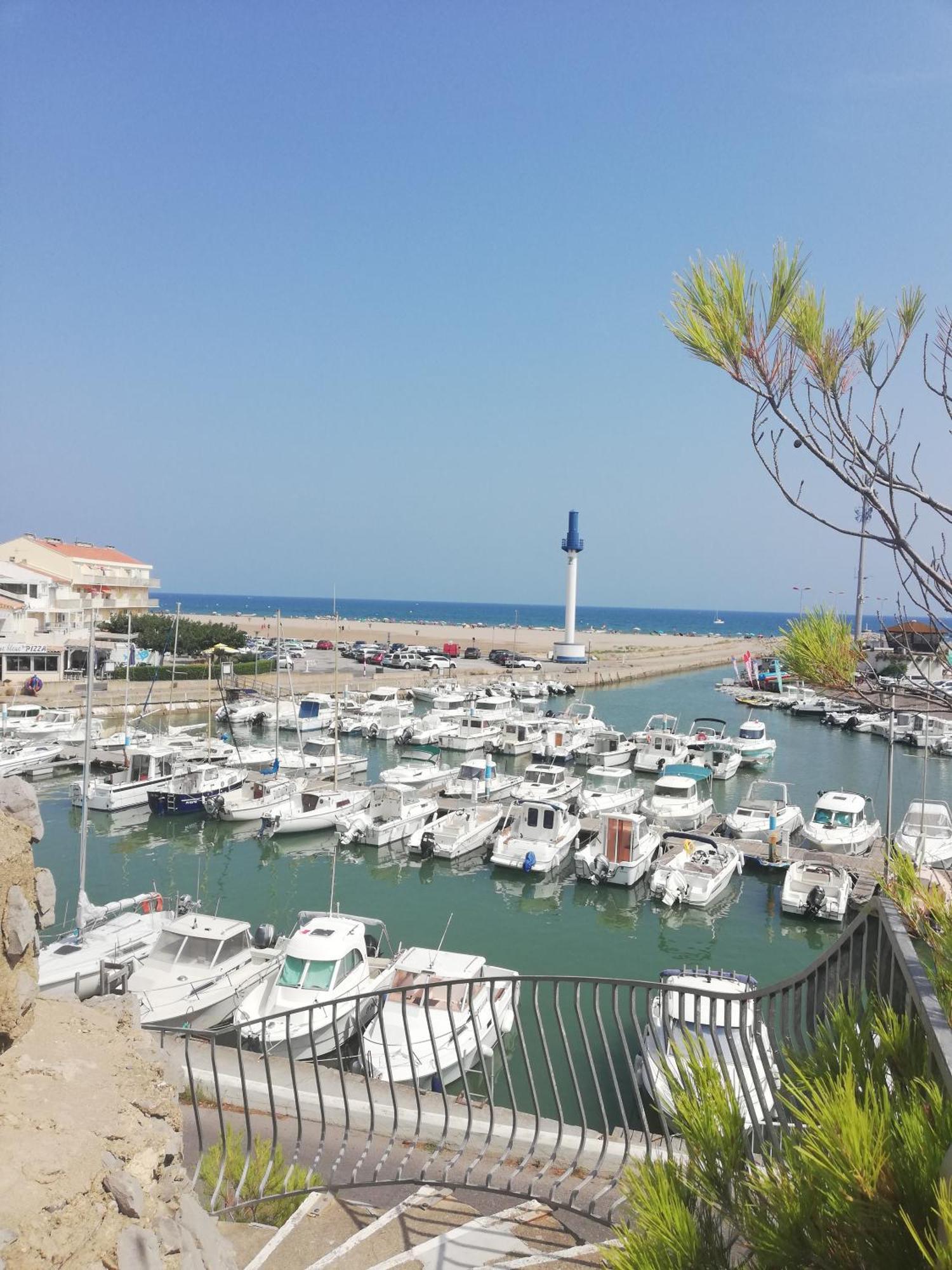 Superbe Appartement Avec Vue Sur Mer Et Port, Parking Prive Saint-Pierre-la-Mer  Bagian luar foto