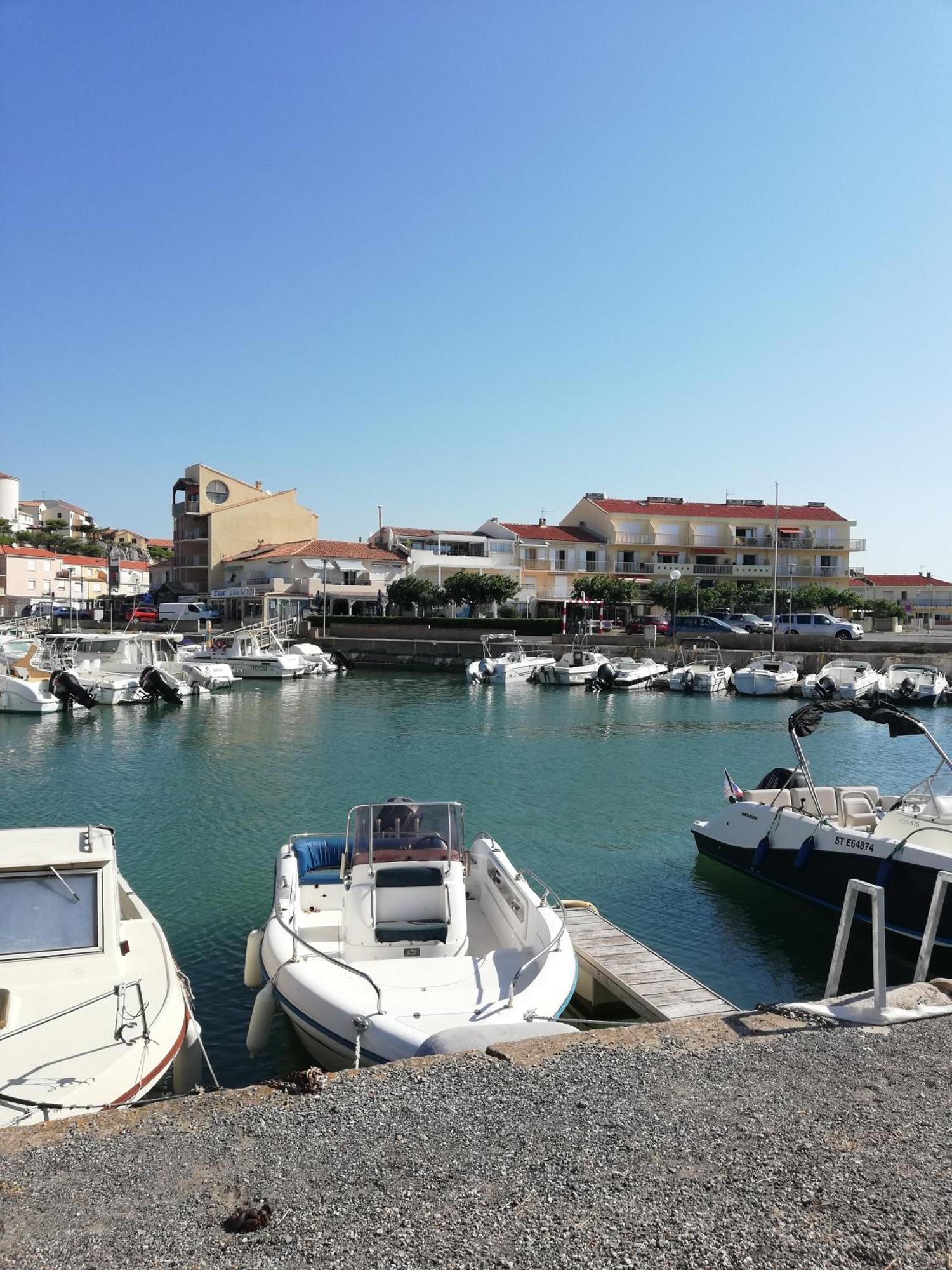 Superbe Appartement Avec Vue Sur Mer Et Port, Parking Prive Saint-Pierre-la-Mer  Bagian luar foto